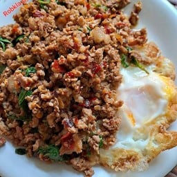 กะเพราลึกลับ ตลาดป้าสไว