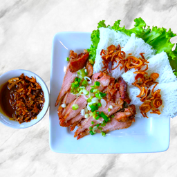 หมูย่างเส้นหมี่ขาว