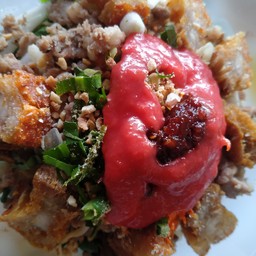 เส้นเล็กหมูสับหมูกรอบเย็นตาโฟ