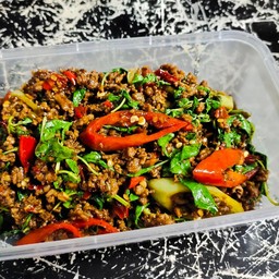 ผัดกะเพรา (กับข้าว)