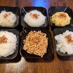เส้นลวก บะหมี่  มาม่า (ระบุได้เลยค่ะ)