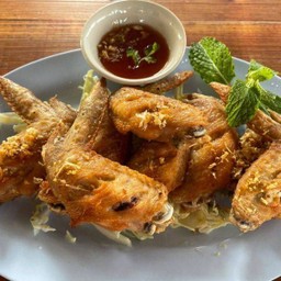 ปีกไก่ทอด (ชุดใหญ่ 8 ชิ้น)