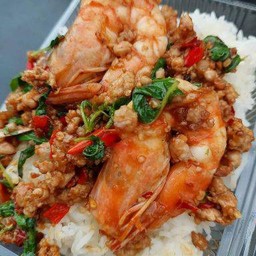 กระเพรากุ้งหมูสับ