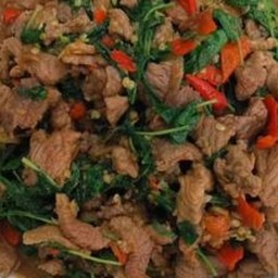 นินีกะเพราเนื้อตุ๋น