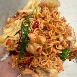 ครัว ข.ไข่ ข้าวกะเพราไข่ข้น/ ผลไม้สดปอกพร้อมทาน