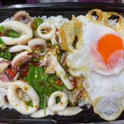 กระเพราปลาหมึก