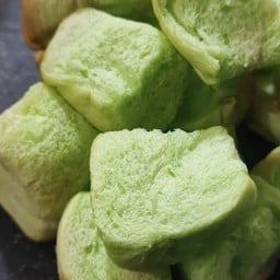 ขนมปังใบเตยนึ่ง