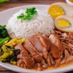 ขาหมู & ก๋วยเตี๋ยวหลอดนายหนึ่ง (มบ.วังทอง)