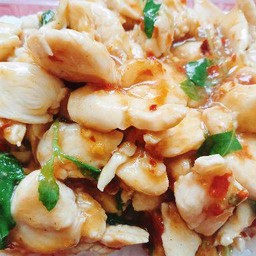 มาม่าผัดกะเพรา *ไก่ มาม่า 1 ก้อน