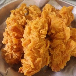 ไก่ไม่มีกระดูกทอดกรอบ 4 ชิ้น แถม 1 ชิ้น