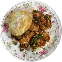 กะเพราหมูกรอบ