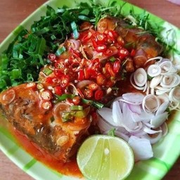 ยำปลากะป๋อง