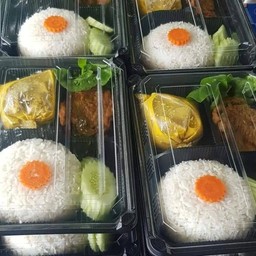 ข้าวกล่อง 2 อย่าง (เลือกรายการอาหาร แล้วระบุในข้อความ)