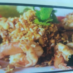 กุ้งทอดกระเทียมราดข้าว