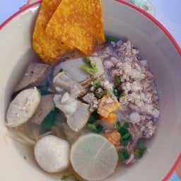 ก๋วยเตี๋ยวเครื่องต้มยำหมูน้ำใส