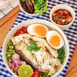 ตาตั้นอาหารตามสั่ง กะเพราข้างบ้าน ข้าวหมูทอด ไก่ทอด สาขาเคหะบ้านใหม่