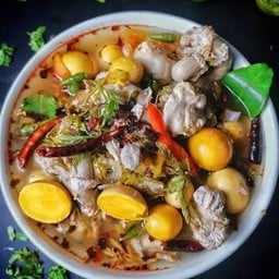 ต้มยำพวงไข่ใบมะขามอ่อน
