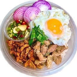 ข้าวหมูย่างแจ่ว และของทอด (A&PFood)