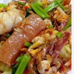 สุกี้แห้งปลาหมึกสองสหาย