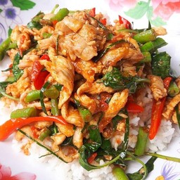 ข้าวพริกแกงไก่ไข่ดาว