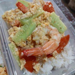 ผัดแตงกวากุ้งใส่ไข่ร้อนๆ