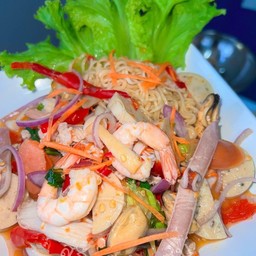 สถานียำแซ่บ