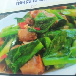 คะน้าหมูกรอบราดข้าว