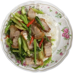 คะน้าหมูกรอบ