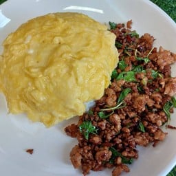 กระเพราบ้านบ้าน กับไข่ข้นสุดแซ่บ ป่าแดด