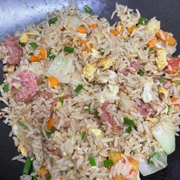 ข้าวผัดแหนมร้อนๆ