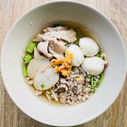 ร้านก๋วยเตี๋ยวหมูรสเด็ด (ตลาด เลียบด่วนรามอินทรา) -