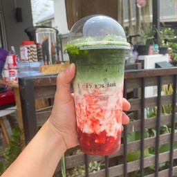 ชาเขียวสตอเบอรี่นมสด