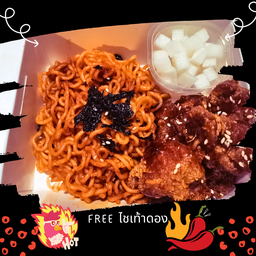 มาม่าแห้ง รส ไก่เผ็ดเกาหลี +ไก่กรอบซอสเกาหลี +ไชเท้าดอง