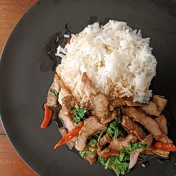 ข้าวกะเพราหมูย่าง