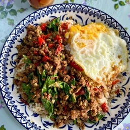 กะเพราไข่ข้นคุณแม่