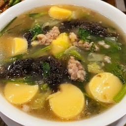 แกงจืดเต้าหู้หมูสับสาหร่าย