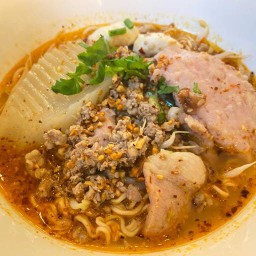อร่อยกลางซอย [ก๋วยเตี๋ยวหมูต้มยำสุดแซ่บ / อาหารตามสั่ง] ดอนเมือง