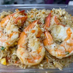 ข้าวผัดกุ้งร้อนๆ