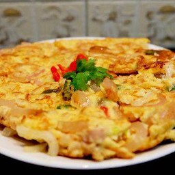 ข้าวไข่เจียวแหนมร้อนๆ