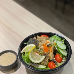 สลัดหนังปลาทอดกรอบ