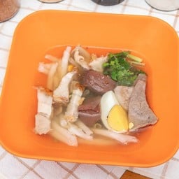 ก๋วยจั๊บใส่เครื่องในทุกอย่าง