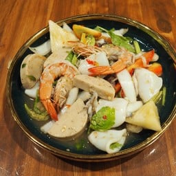 ยำรวมมิตร ไทยเลอ (ทะเล+หมูยอ+หมูนุ่ม)