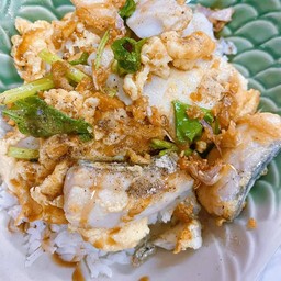 ข้าวเเห้งปลา