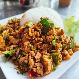 เกือบจะลาบ