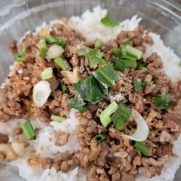 หมูกระเทียมราดข้าว