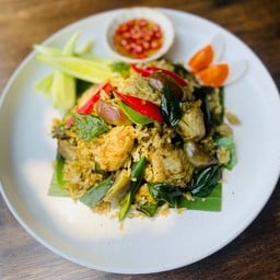 ข้าวผัดเขียวหวานคอหมูย่าง(Green Curry Fried Rice with Grilled Pork Neck)