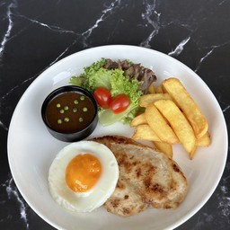 สเต็กไก่นุ่มไข่ดาว
