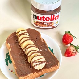 ขนมปังปิ้งเนย + นูเทลล่า + กล้วยหอม