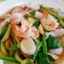 เส้นใหญ่ราดหน้ากุ้ง