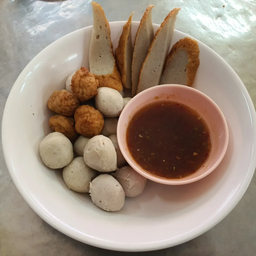 ลูกชิ้นรวมลวก